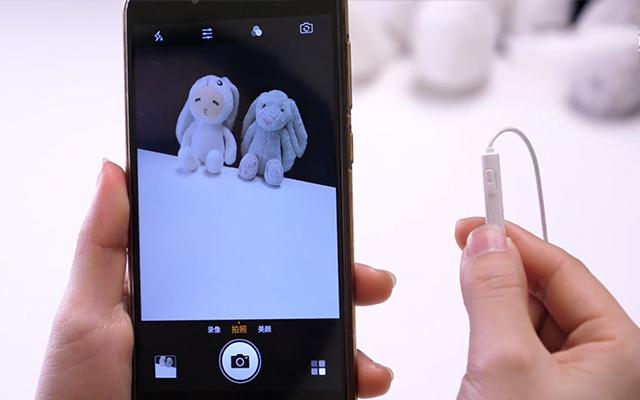 自拍杆怎么使用，自拍杆的使用操作（原来耳机还隐藏这么多功能）