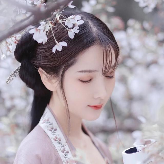 神仙颜值的动漫头像女，神仙动漫女头微信（这些神仙古风女头也太好看了吧）