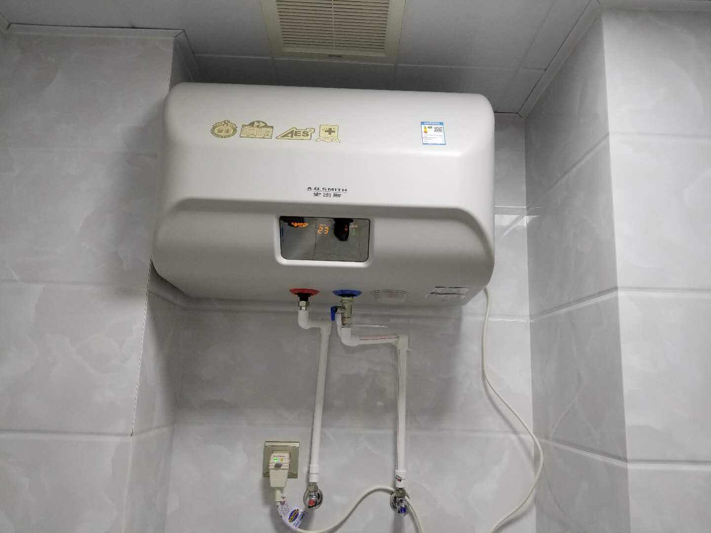 洗澡热水器(洗澡热水器漏水)