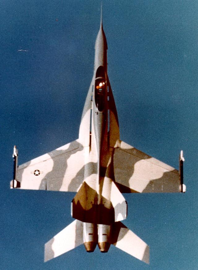 FA18战斗机空重，从YF-17到F/A-18