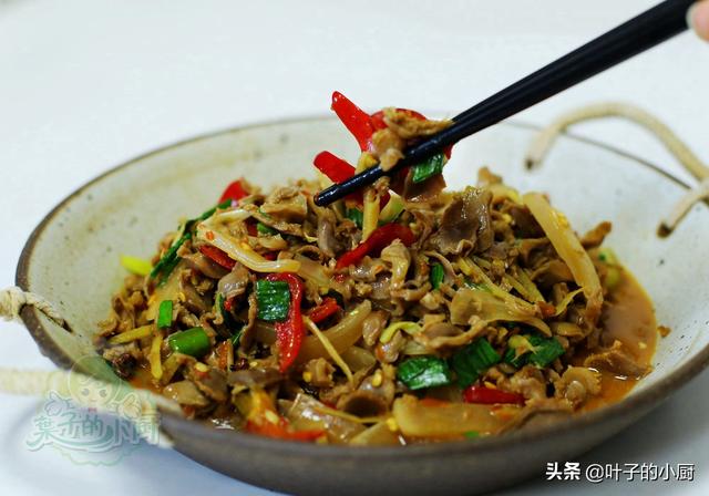 炒鸡胗怎么样又嫩又脆，如何做辣椒炒鸡胗又嫩又脆（炒鸡胗，如何又香又脆）