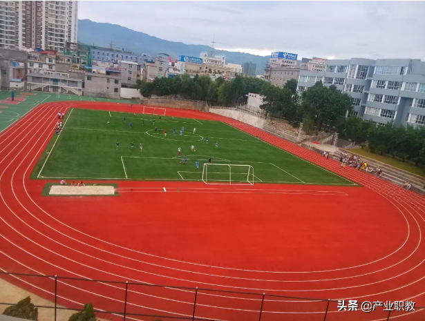 临沧一中2019高考成绩喜报、一本二本上线人数情况，临沧市一中2019高考喜报（700多人被985、211高校录取）