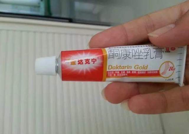 达克宁软膏该怎么用，达克宁软膏如何使用（不烂根防黑腐）