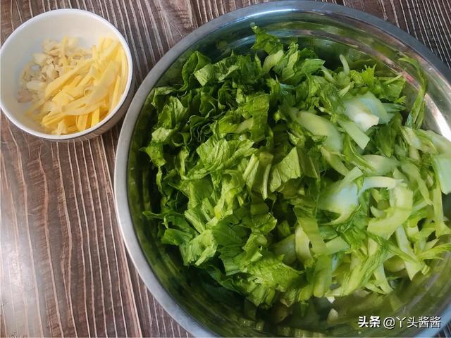 清炒芥菜的做法，难怪广东人炒芥菜那么好吃