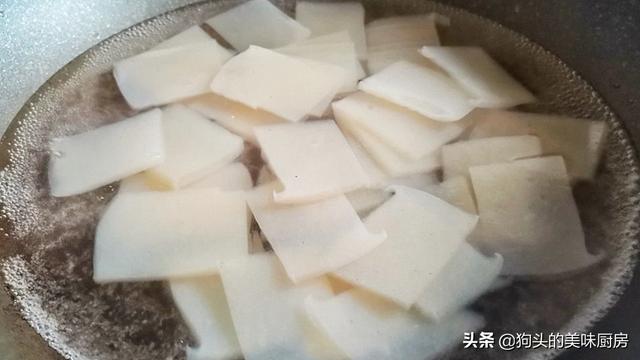 魔芋豆腐的功效与作用，魔芋豆腐的功效和禁忌是什么（少吃猪肉多吃魔芋豆腐）