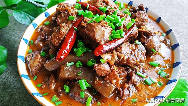 魔芋烧鸭的做法，家常魔芋烧鸭的做法（小猫喜欢的“魔芋烧鸭”每次都这样做）