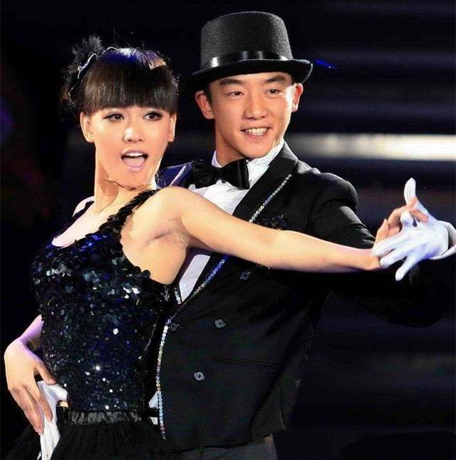 郑恺李小萌电视剧大全，郑恺老婆产后恢复身材棒