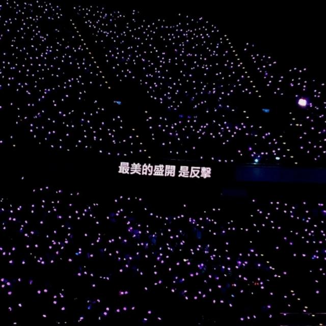 演唱会背景图，演唱会背景图自制提词（演唱会歌词微信背景图】“你好吗）