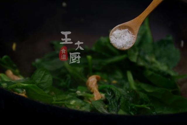 木耳炒鸡肉怎么炒好吃，口感嫩滑爽口营养美味