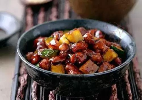 六月鲜是生抽还是老抽，生抽和六月鲜（春节家宴，必不可少的美味鸡汤）