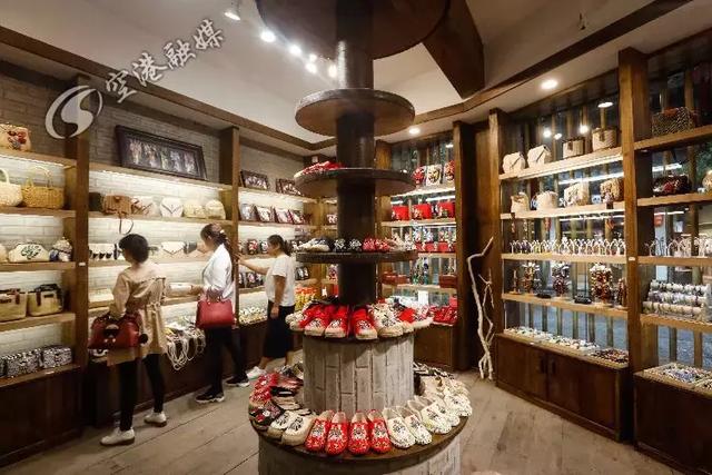 黄龙溪在哪里，黄龙溪的黄龙溪谷（市井印象馆......这个周末走起）