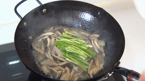 炒平菇用焯水吗，平菇焯水的方法（教你地道家常菜）