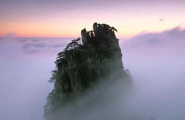 闻说鸡鸣见日升下一句，闻说鸡鸣见日升下一句上一句（古诗《登飞来峰》宋•王安石）