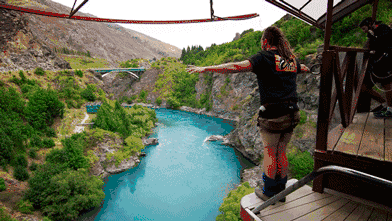 哪里有高空蹦极，哪里有高空蹦极的地方（高空蹦极、滑雪、宿房车、星空银河……超多玩法等你来玩）
