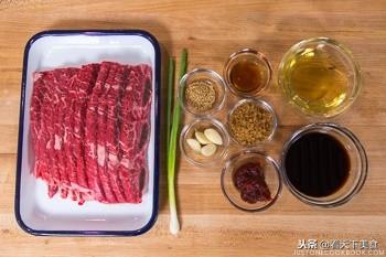 木炭烤排骨的做法，烧烤烤排骨的做法大全（韩式腌制烧烤排骨会刺激你的味蕾）