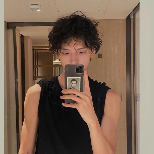 龙应该藏在云里你应该藏在心里，龙应该藏在云里你应该藏在心里表达了什么，微信头像（系列：龙应该藏在云里）