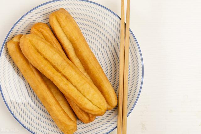 油条面怎样做才能又酥又松软，油条怎样做才能又酥又松软（这才是正确做法）