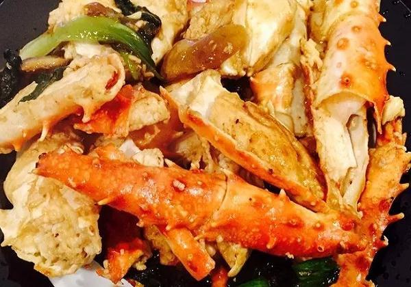 蒜蓉帝王蟹的做法，蒜蓉帝王蟹（避风塘帝王蟹）