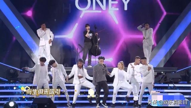 黄渤 - 我是谁歌词是什么，黄渤电视剧大全（黄磊孙红雷缺席演唱会）