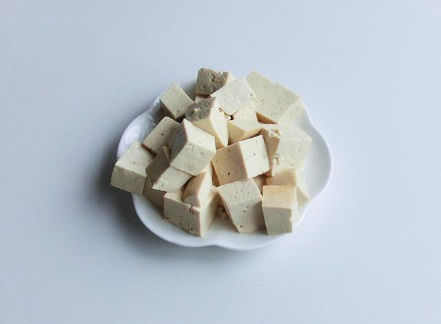 清汤豆腐鱼怎么做，清汤豆腐鱼怎么做好吃（大厨教做鲫鱼豆腐汤）