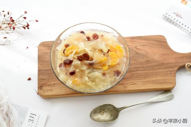 银耳煮多长时间能熟，凉拌银耳煮几分钟能熟（我煮出拉丝软糯的银耳汤只需十五分钟）