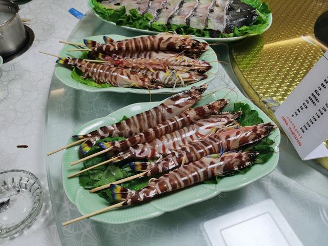 路易十三神龙套多少钱，神龙套和路易十三哪个贵（第一次喝两万多一瓶的路易十三）