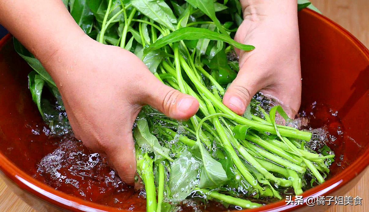 圖片[2]-終于找到炒空心菜不發(fā)黑的技巧 顏值高 口感好-起舞食譜網(wǎng)
