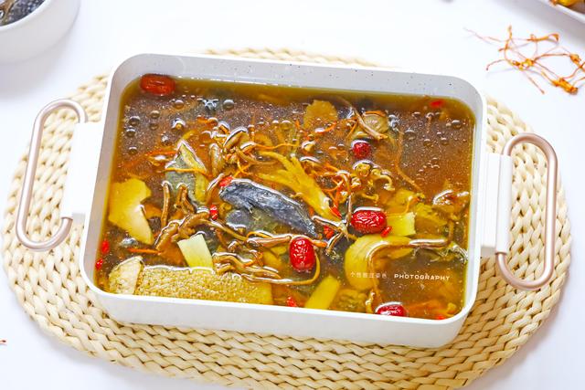 乌鸡汤怎么炖最有营养，乌鸡汤怎么炖最有营养又不上火（乌鸡汤怎么炖才好喝不油腻又营养）