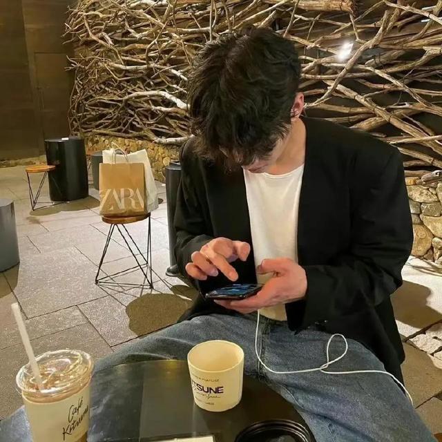 高级感男生头像，高级感男头（微信头像//充满高级感的小众男头头像）