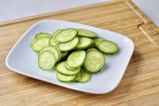 黄瓜皮蛋汤的做法，黄瓜皮蛋汤的做法和步骤（味道却出奇的鲜美）