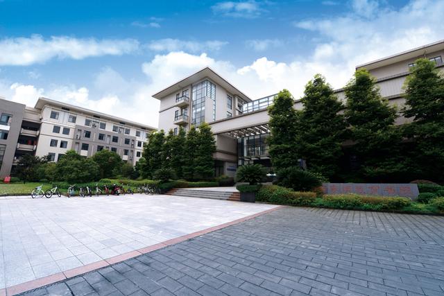 重庆大学的地址在哪里，重庆所有大学及地址（重庆师范大学最全攻略）