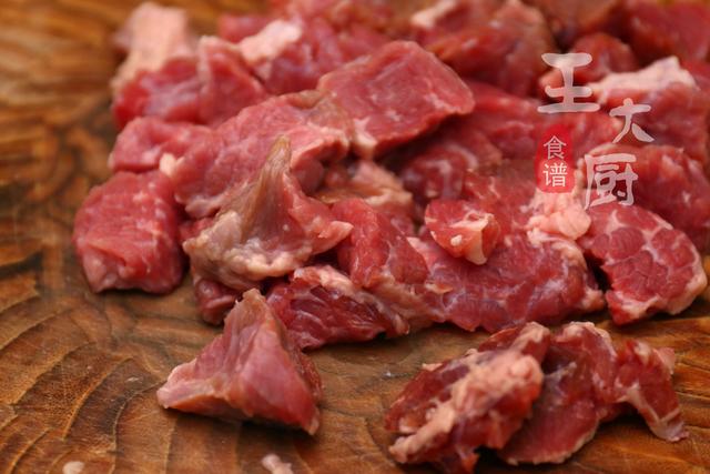 牛肉炖什么好吃，牛肉跟什么煮好吃（牛肉炖萝卜的家常做法）