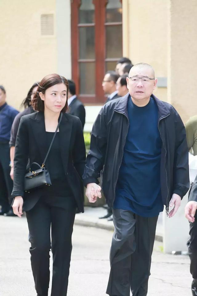 范冰冰的钻戒是多少克拉的,郭碧婷5克拉钻戒是碎钻 范冰冰的钻戒是多少克拉的,郭碧婷5克拉钻戒是碎钻