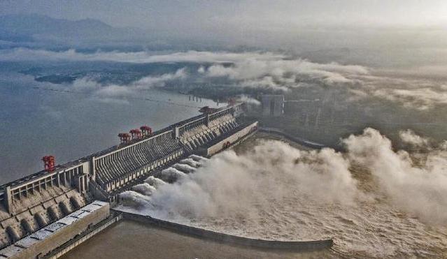 长江泄洪区在哪里，今年长江泄洪区在哪里（三峡大坝开启10孔泄洪）