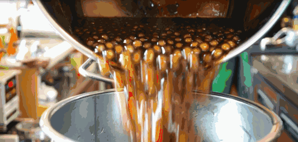 开水烫红牛是什么梗，开水烫红牛懂的人自然懂什么意思（“秋天的第一杯奶茶”是什么热梗）