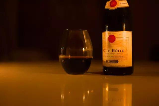 wset二级证书含金量，iwec和wset哪个有权威（WSET二级葡萄酒课程三月开班）