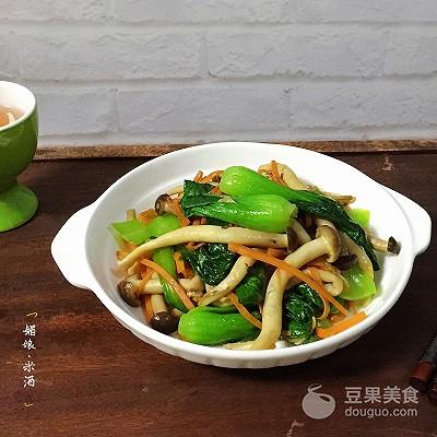 油菜怎么炒好吃，炒油菜的正确做法（快手的蟹味菇炒小油菜）