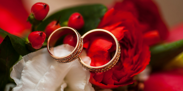 结婚纪念日送什么，别人结婚纪念日送什么礼物（能让对方感动到哭的礼物）