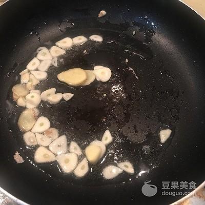 红烧带鱼的家常做法，红烧带鱼家常做法（红烧带鱼的做法）