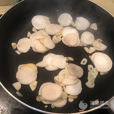 红烧带鱼的家常做法，红烧带鱼家常做法（红烧带鱼的做法）