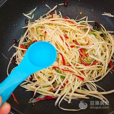 酸辣土豆丝的做法家常菜简单的做法,酸辣土豆丝的做法 最正宗的做法