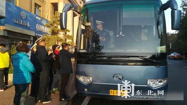 黑龙江宾县车牌照是黑什么，黑龙江的车牌是什么（哈市一涉嫌非法营运客车被查扣）
