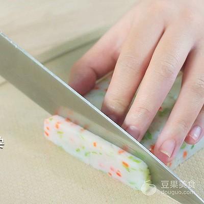 鱼糕怎么做好吃，成品鱼糕怎么做好吃（彩蔬鱼糕的做法）