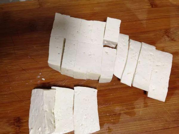 东北胖头鱼炖豆腐的做法窍门，胖头鱼炖豆腐的家常做法（酱香胖头鱼炖豆腐）