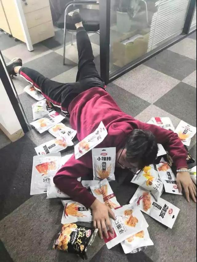 炫富摔是什么意思,炫富摔是谁发起的挑战(炫富摔是个啥)