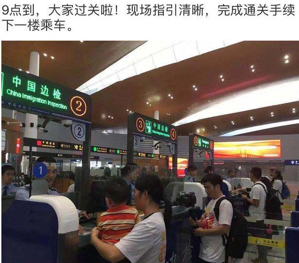 港珠澳大桥穿梭巴士，港珠澳大桥穿梭巴士在哪里上车（第一辆穿梭巴士驶上港珠澳大桥）