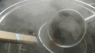 梨膏糖的功效与作用，百草梨膏糖的功效（七代传承流传下来的古法梨膏糖）