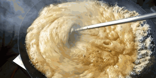 梨膏糖的功效与作用，百草梨膏糖的功效（七代传承流传下来的古法梨膏糖）