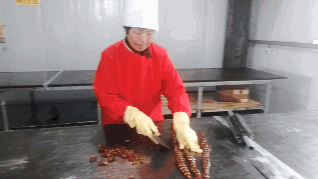 梨膏糖的功效与作用，百草梨膏糖的功效（七代传承流传下来的古法梨膏糖）