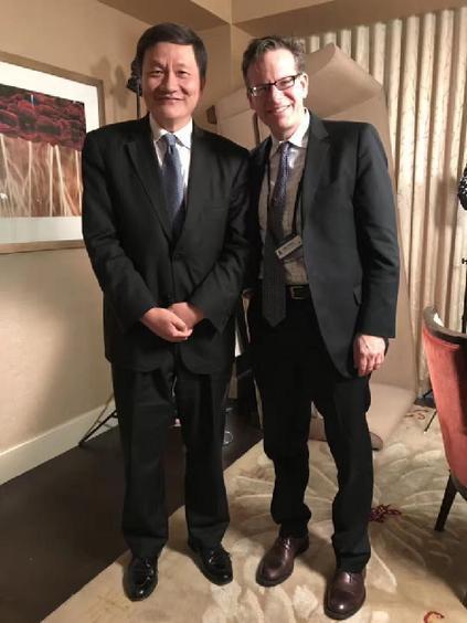 唐宁在《财富》全球论坛上与加拿大总理特鲁多合影当地时间10月17日